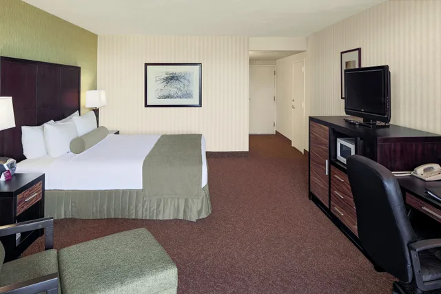 غرفة بسرير كينج، Crowne Plaza San Diego Mission Valley 5/5