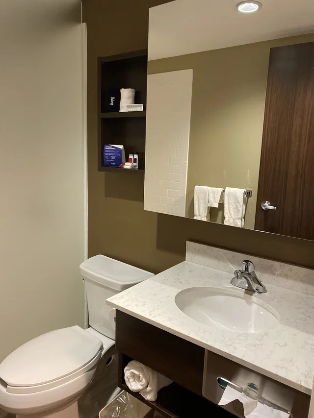 غرفة ديلوكس بسرير كوين، Microtel Inn Suites By Wyndham Timmins 9/10