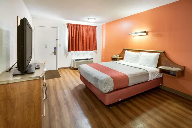 غرفة بسرير كوين لذوي الإعاقة، Motel6 Dayton Englewood 1/6
