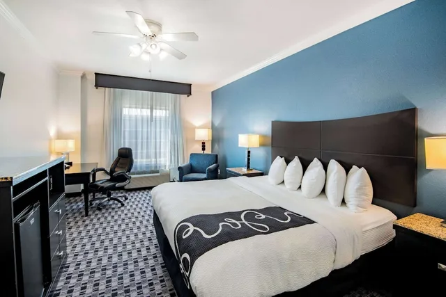 Room, King Bed, Accessible, La Quinta Inn & Suites by Wyndham Dalhart 1/4