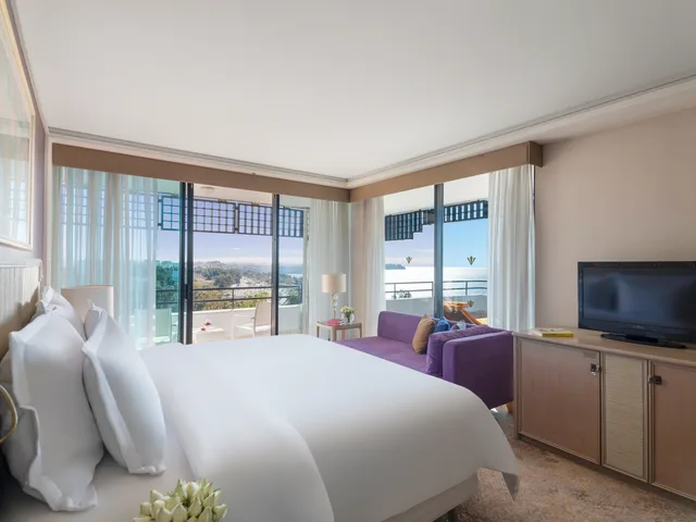 جناح عائلي بسريرين منفصلين وسرير كينج بإطلالة على المدينة بشرفة، Rixos Downtown Antalya 8/10
