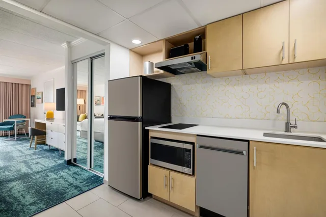 جناح تنفيذي بسرير كينج مع أريكة، Holiday Inn Ocean City 5/6