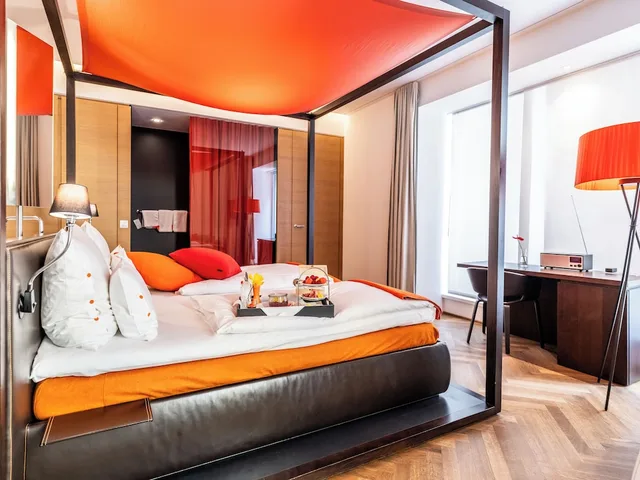 Plus, Queen Bed, Xl، Hollmann Beletage Design and Boutique 1/10