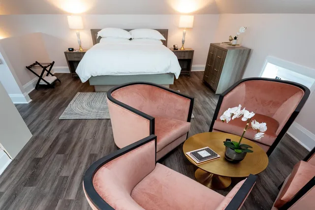 جناح بسرير كوين، Glenerin Inn 5/10