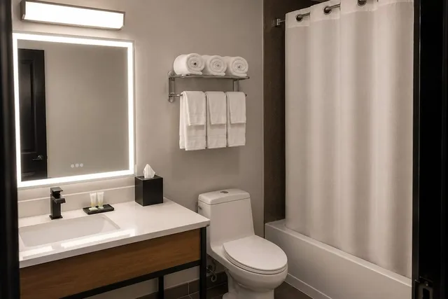 Room, Queen Bed, Super 8 By Wyndham Champaign 8/10