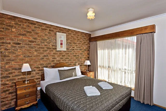 غرفة عائلية كبيرة بسرير كوين، Hume Country Motor Inn Albury 1/2