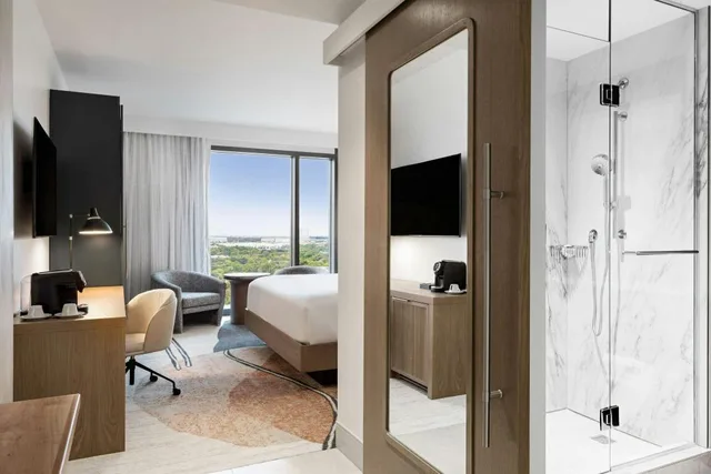 Guest Room, Deluxe, King Bed, Hall Park Hotel Autograph Collection 7/7