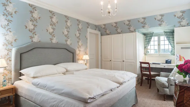 غرفة غراند بسرير مزدوج، Schlosshotel Kronberg Hotel Frankfurt 1/4