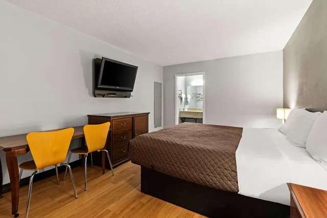 غرفة بسرير كينج، Rodeway Inn Brooklawn, NJ 5/6