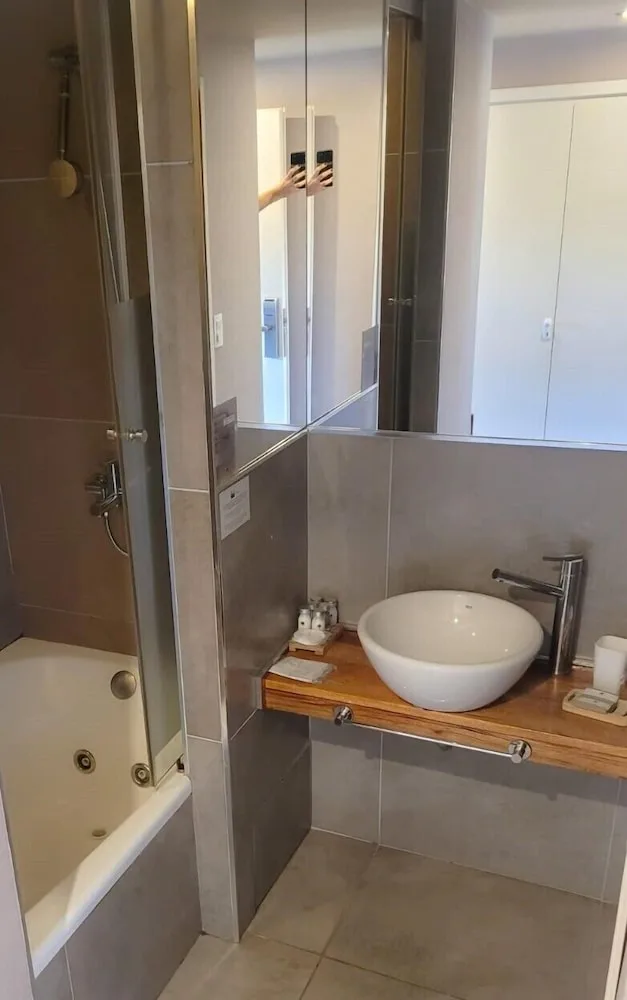 جناح سوبيريور بسرير كينج بإطلالة على البحيرة مع أريكة، Boutique Hotel And Cabanas Bosque de Nahuel 4/4