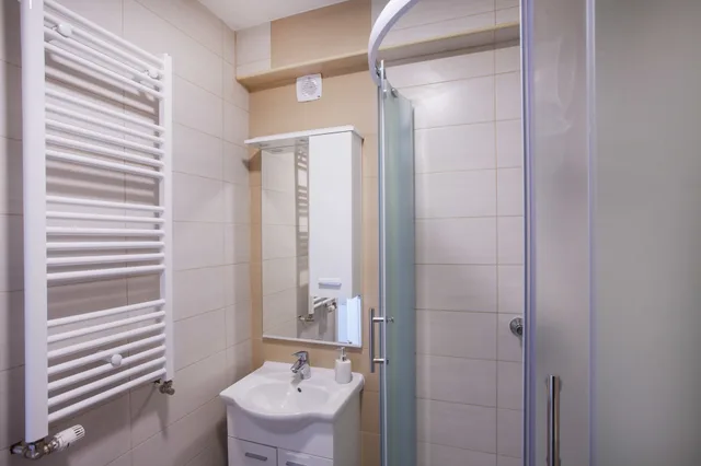غرفة سوبيريور بسريرين منفصلين، London Rooms Zagreb Airport 5/7