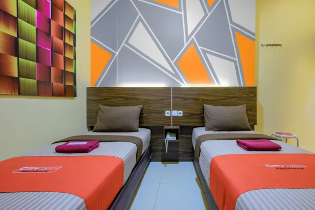 Deluxe, Queen Bed, City Icon 5/6