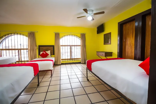 غرفة عائلية بسريرين كوين، Hotel Galerias Plaza 1/4