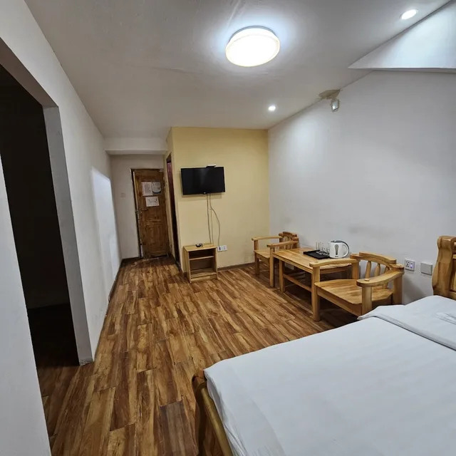 غرفة ديلوكس بسريرين مزدوجين، Land Hotel 3/6