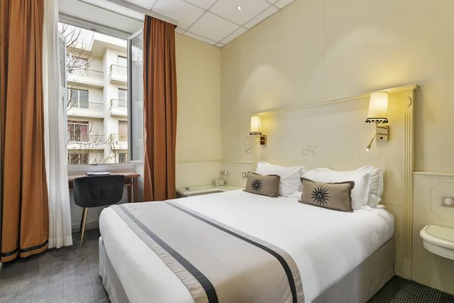 غرفة بسرير كوين، Hotel Napoleon Ajaccio 6/10