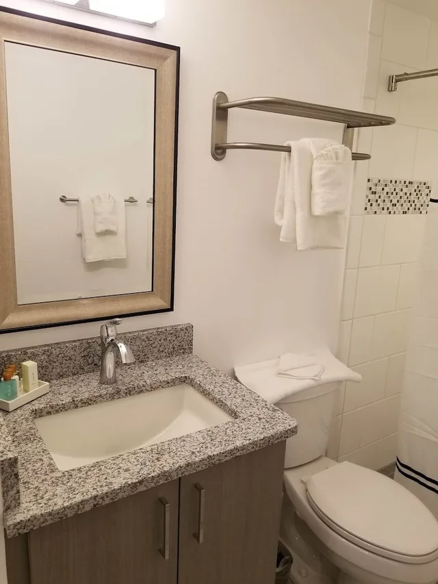 2 Bedrooms, Condo, Premium, King and Queen Bed, Gulf Front, 2 Bathrooms, Sofa، Provident Oceana Beachfront Suites 7/10