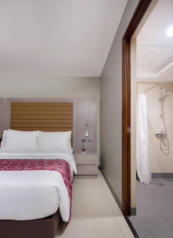 Standard, Queen Bed, Solace Hotel 3/7