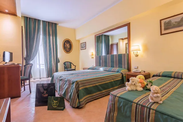 غرفة ثلاثية، Raeli Hotel Lux 2/10