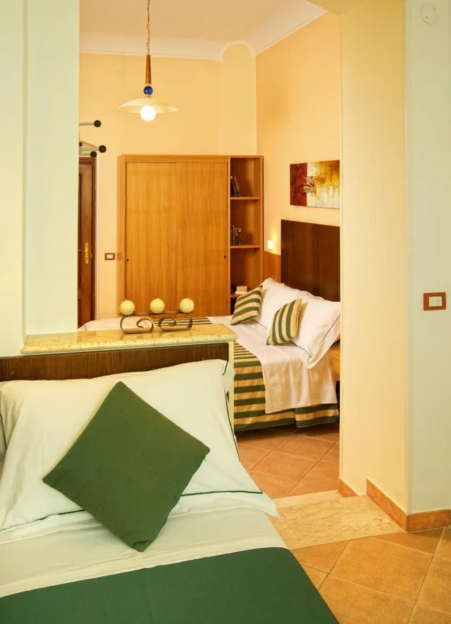 غرفة ثلاثية، Hotel La Pensione Svizzera 3/3