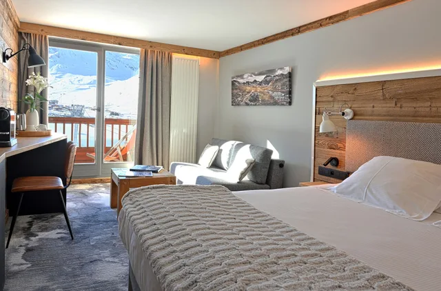 غرفة بريفيليج بسرير كوين مع أريكة، Le Levanna Hotel Restaurant 3/8