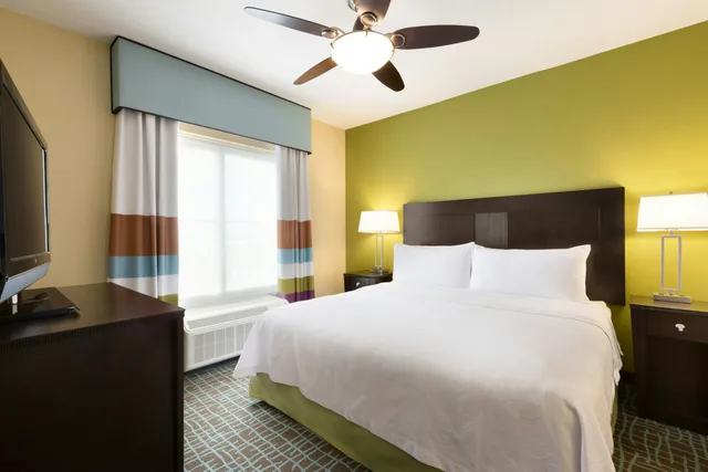جناح بسرير كينج بغرفة نوم واحدة، Homewood Suites by Hilton Fort Myers Airport/FGCU 2/5