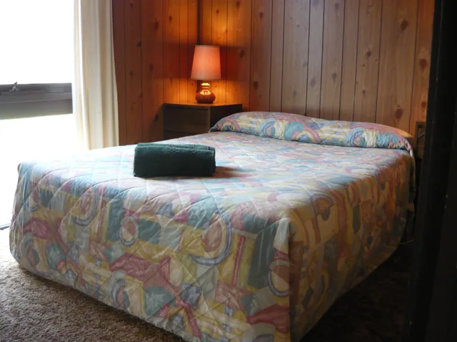 2 Bedrooms, Country, Basic, Cabin, Queen and Twin Beds, Kitchenette، Mansfield Country Resort 3/3