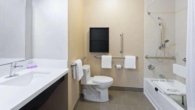 جناح استوديو بسرير كوين بحوض استحمام لذوي الإعاقة، Candlewood Suites GROVE CITY - OUTLET CENTER 5/5