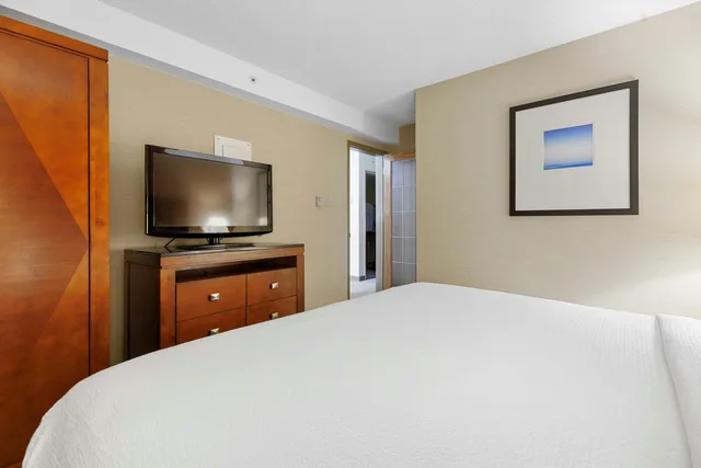 جناح بسرير كينج مع أريكة، Sandman Hotel & Suites London Downtown 1/3