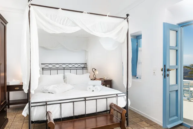 Superior, Double Bed, Caldera View، Pantelia Suites Santorini 3/7