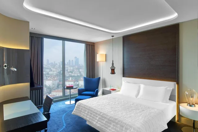 جناح سيغنتشر بسرير كينج بإطلالة على المدينة مع دخول صالة النادي، Le Meridien Istanbul Etiler 1/6