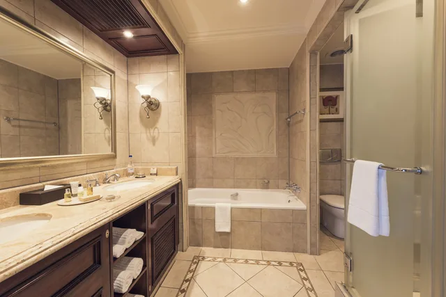 غرفة سوبيريور فاخرة بسرير كينج، The Cascades Hotel At Sun City Resort 6/6