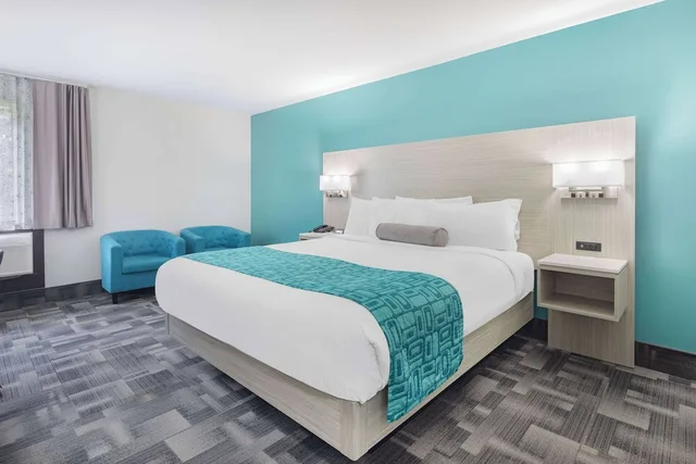جناح بسرير كوين، Travelodge by Wyndham Miramichi New Brunswick 2/6