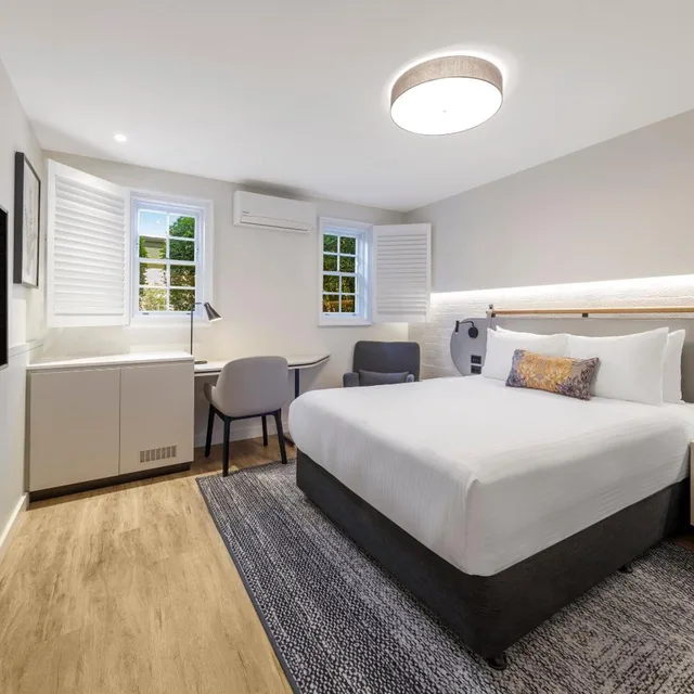 غرفة قياسية بسرير كينج وسرير كوين، CROWNE PLAZA HAWKESBURY VALLEY 1/6