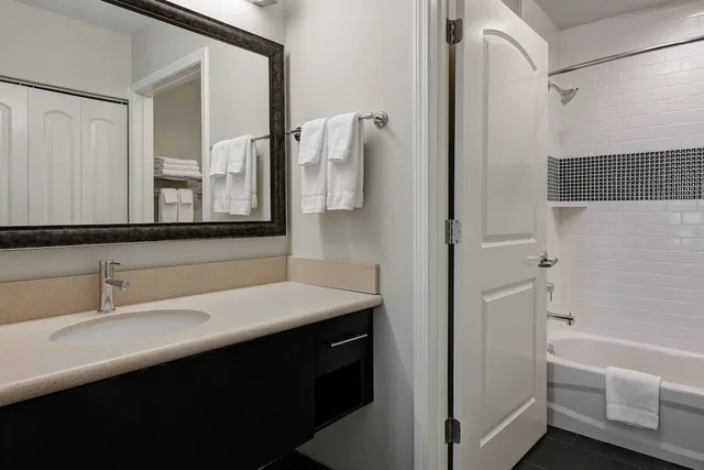جناح بسريرين كوين بغرفة نوم واحدة بمطبخ لذوي الإعاقة، Staybridge Suites Washington D.C. - Greenbelt 3/6