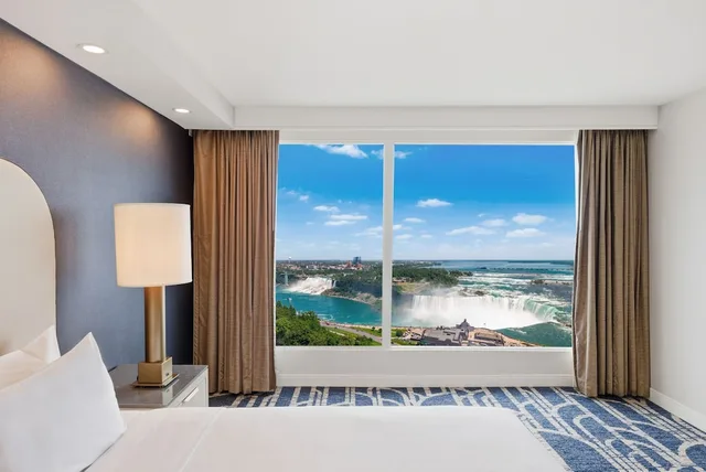 Premium, Suite, 4 Beds, 2 Queen Beds, Falls View, 2 Bathrooms, High Floor، Embassy Suites By Hilton Niagara Falls Fallsview 1/5