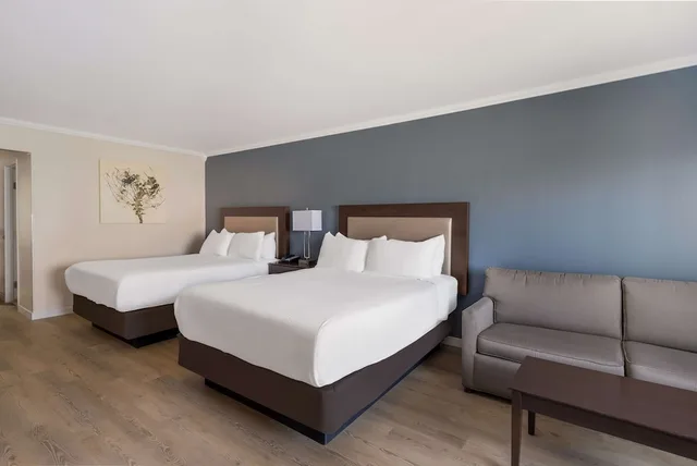 غرفة قياسية بسريرين كوين مع أريكة، Best Western Mountain View Inn 1/8