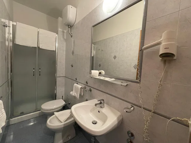 غرفة مفردة بسرير فردي، HOTEL LEOPOLDA 1/2