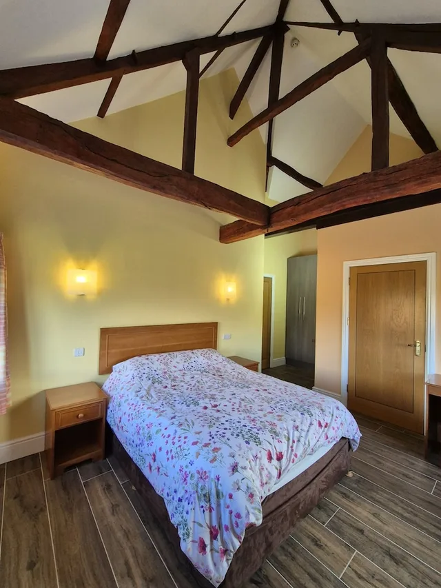 شقة بسريرين كينج وسرير فردي بغرفتي نوم مع أريكة، Padley Farm B&B 7/10