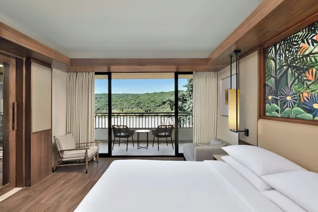 غرفة ديلوكس بسرير كينج بحوض استحمام، Courtyard by Marriott Mahabaleshwar 2/10