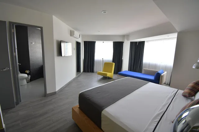 جناح بسرير كينج مع أريكة، Hotel Perla Central 2/9