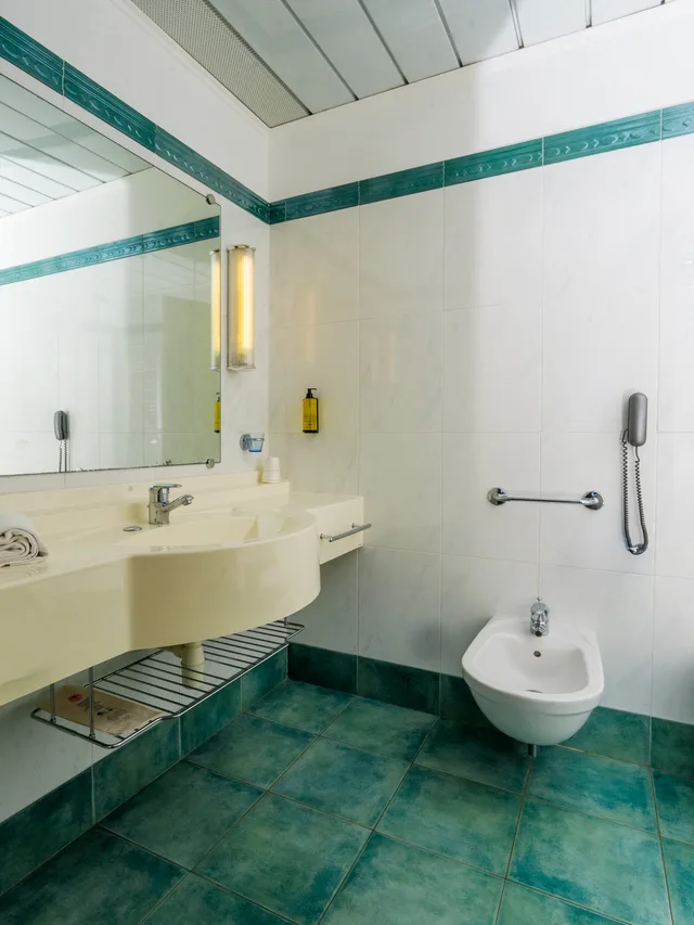 غرفة بسريرين منفصلين بإطلالة على الحديقة، Altafiumara Resort & Spa 1/2