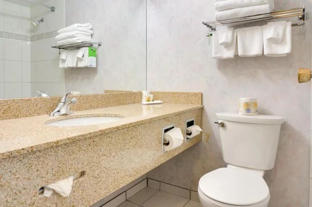 Room, King Bed, Queen Bed, Accessible, Days Inn by Wyndham Calgary South 5/8