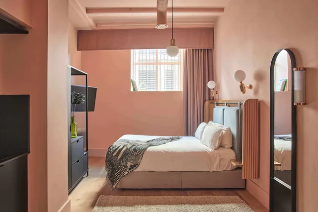 Inner, Studio, Queen Bed، Whitworth Locke 2/9