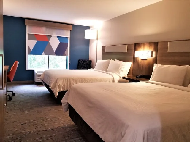 غرفة قياسية بسريرين كوين، Holiday Inn Express Apex Raleigh 2/4