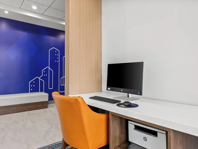 Holiday Inn Express Peotone، فرانكفورت 42/50