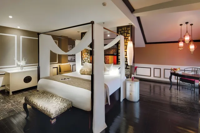 غرفة ملكية ديلوكس تنفيذية بسريرين منفصلين مع دخول الصالة، HOTEL ROYAL HOI AN, The Legacy by the River 6/10