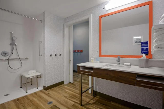 غرفة بسرير مزدوج لذوي الإعاقة، Hampton Inn Salem Ma 4/4