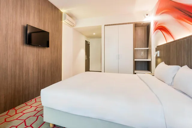 Superior, King Bed, B&B HOTEL Mons Centre 4/10