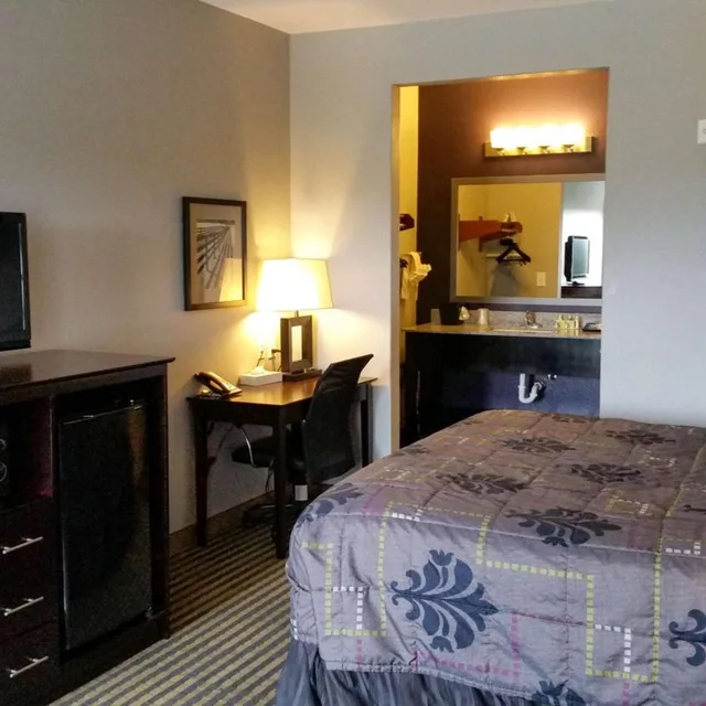 Room, King Bed, Accessible, Studio6 Beeville, TX 7/10