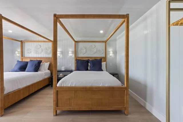 Luxury, 2 Queen Beds, Beach Front، Anna Maria Island Inn 2/5